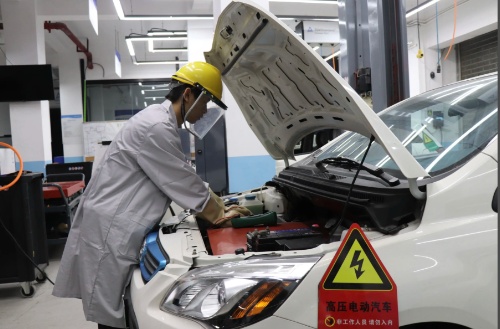 新能源汽車維修必備！低壓電工證竟是行業“通行證”？
